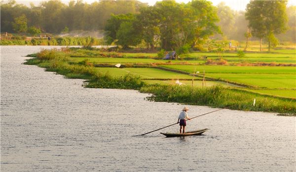 Sông Hương: Thưởng thức hình ảnh sông Hương tuyệt đẹp để cảm nhận những bức tranh đẹp như mơ của miền đất Huế xinh đẹp.